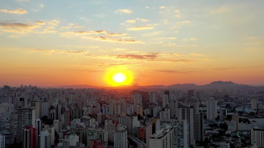 Skyline sunset in capital city, Sao Paulo, Brazil. Downtown scene. City life scene. Skyline city. Aerial view city. Urban life. Sunset sky. Urban background. Panoramic view sunset in São Paulo, Brazil