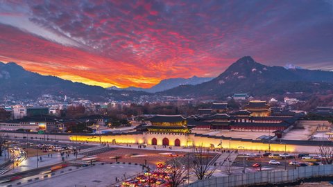 Time lapse 4k Sunset of Gyeongbukgung palace at night in seoul city south,korea.Zoom in