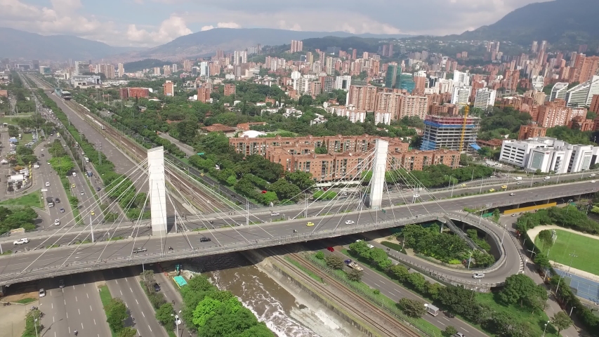 Gilberto Echeverri Mejía bridge. This bridge connects the west with the east of the city, passing over the Medellin river, the north and south highway and the railroad of the Medellín metro.