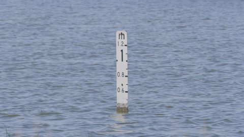Rising water level measure sign