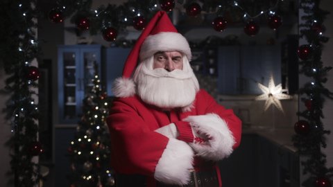 Funny Santa Claus Look At の動画素材 ロイヤリティフリー Shutterstock