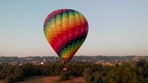 
Authentic video of a rainbow colored hot air balloon taking off and flying in the skies of northern Italy near Milan. Unique emotions in flight. 4k UHD