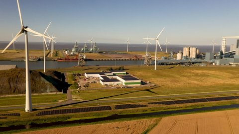 Eemshaven, Groningen / Netherlands - August 4th 2020:
Old en new energy in de Eemshaven Netherlands