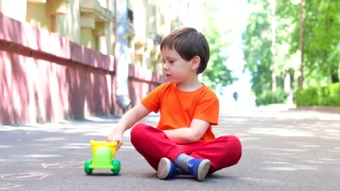 Cute Baby Boy Sitting Alone Video De Stock 100 Libre De Droit Shutterstock