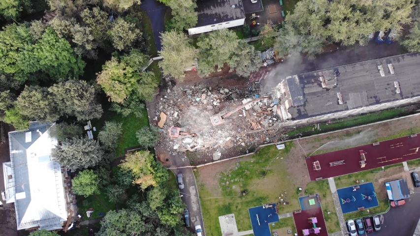 Demolition of the building, dusting, construction in the summer, Moscow renovation.