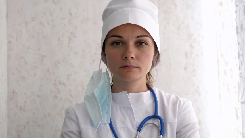 Врачи видео в больнице. Девушки медсестры в больнице. Литовские врачи женщины. Русские женщины врачи. Медсестра массажистка.
