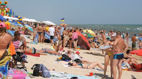 16 08 16 Odessa Ukraine People Are Sunbathing Stock Footage Video 100 Royalty Free Shutterstock