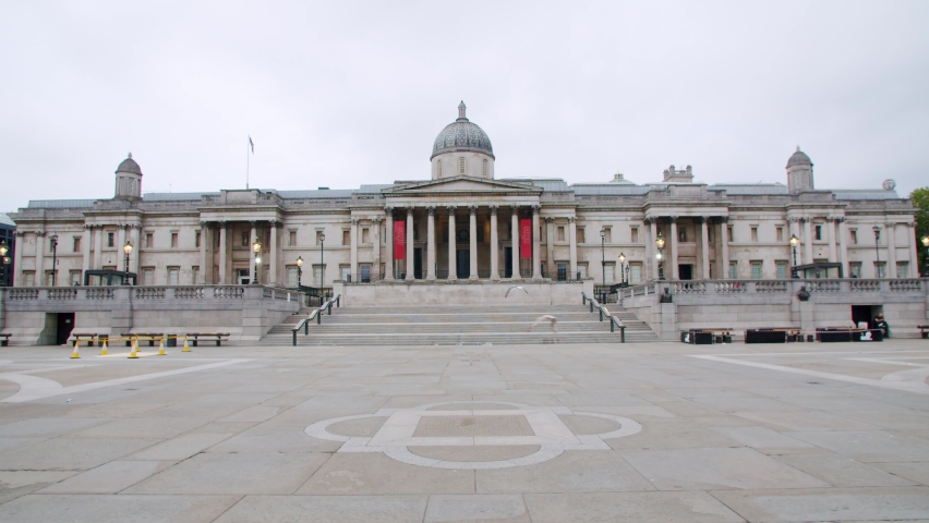 Lockdown in London, Slow motion Gilmbal walk in front of the National Gallery, during coronavirus pandemic 2020, with flying seagull birds. Royalty-Free Stock Footage #1058742112
