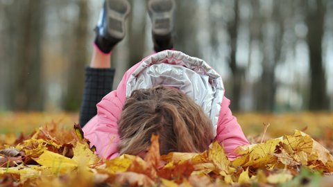 Teenage Girl Crying In The の動画素材 ロイヤリティフリー Shutterstock