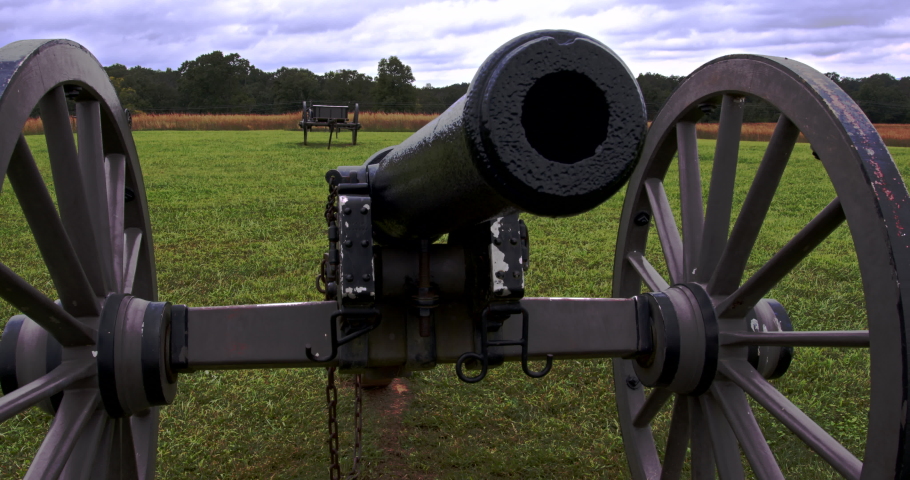 Cannon, Civil War 10 Pounder, Manassas National Battlefield Park, View down barrel, Union and Confederate Gun, close up, truck right