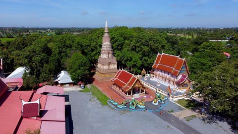 Wat Phra Kaew High angle, is the same old temple as Wat Mahathat. The temple town of Sankaburi is "Queen of Chedi in Southeast Asia", a tall Lavo-style chedi mixed with Dvaravati art  Chainat Thailand