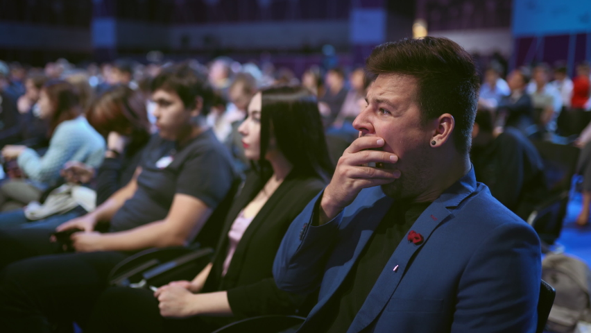 Person yawn at business meet boring lecture speaker. Crowded audience asleep. Expressive face sleeping business man on forum. People emotion yawning at conference. Auditorium sleep tired from insomnia Royalty-Free Stock Footage #1059019256