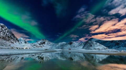 The polar Northern lights in Norway Svalbard in the mountains (time-lapse) Stock-video