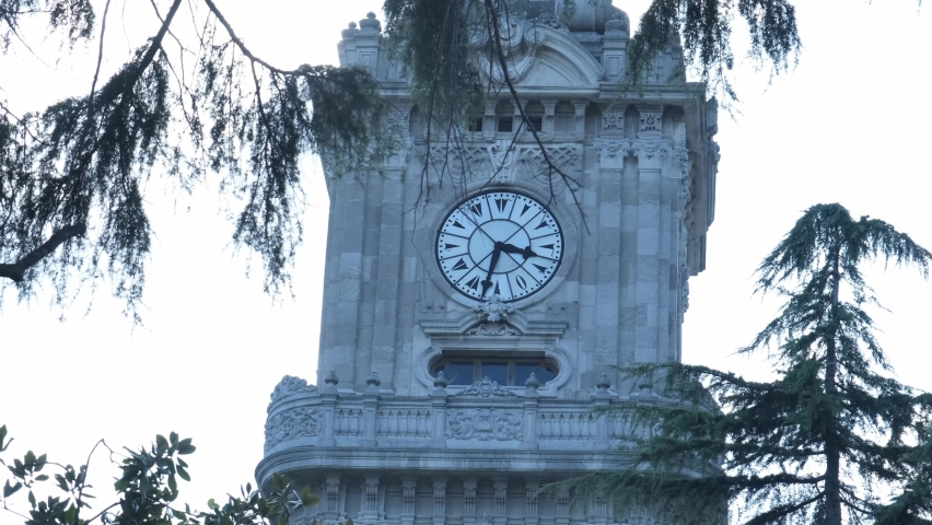 Dolmabahçe is an Ottoman palace. 
It is located in the garden of the clock tower.  Turkey is also in Istanbul.