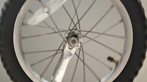 Bicycle wheel rotation test after repair