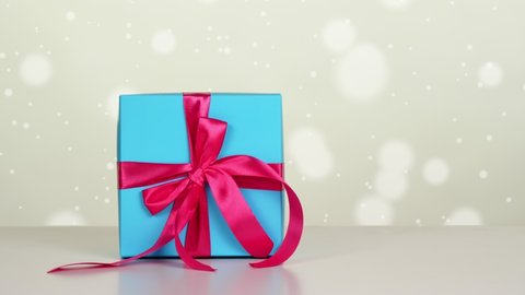 Des Cadeaux De Noel Brillants Et Video De Stock 100 Libre De Droit Shutterstock