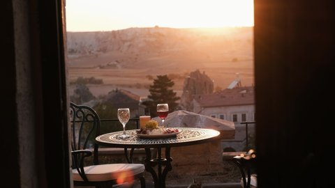 The balcony of the hotel is also a pleasant table. Cappadocia at sunset in the evening 4K 스톡 비디오