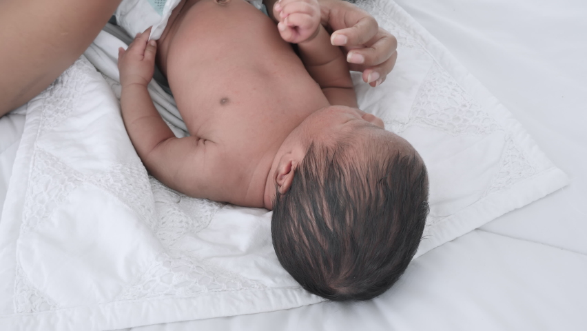 Close Up Shot Of Mother の動画素材 ロイヤリティフリー Shutterstock