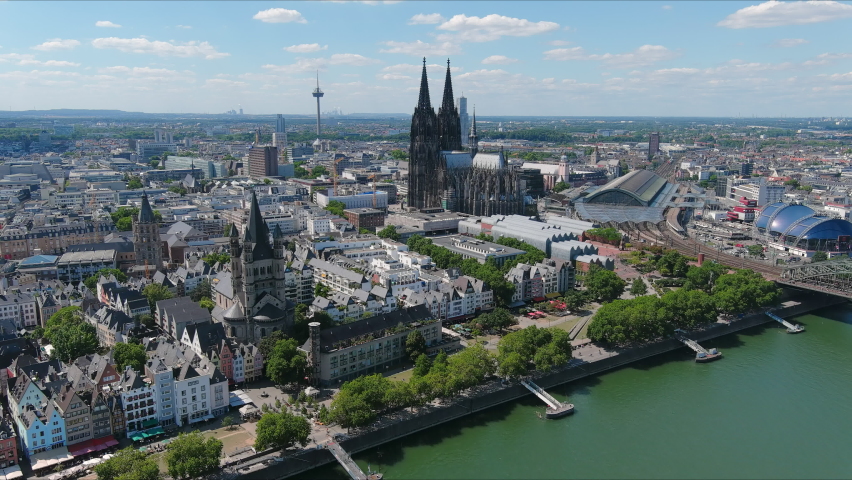 Aerial view of cityscape of Cologne, Cathedral Church of Saint Peter (Hohe Domkirche Sankt Petrus) in historic city center - landscape panorama of Germany from above, Europe Royalty-Free Stock Footage #1060397981
