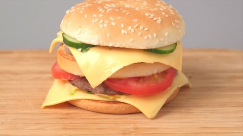 Fresh Homemade Beef Double Cheeseburger Stockvideos Filmmaterial 100 Lizenzfrei Shutterstock