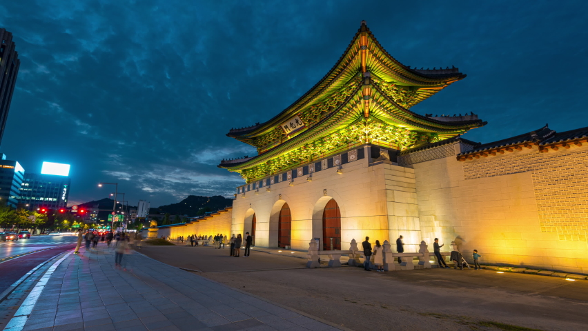 Hyperlapse, Gwanghwamun gate at night in Seoul city South Korea.The translation of the Chinese characters is"gwanghwamun gate" Royalty-Free Stock Footage #1060684759
