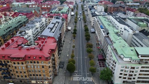 Few Cars And Trams Travelling At The Street Of Avenyn (Kungsportsavenyen) - Main Boulevard Of Gothenburg Surrounded By The Typical Buildings In Sweden. - aerial drone shot
