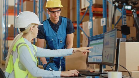 Retail Warehouse Manager Uses Computer Inventory Stock Photo 1845773881 ...