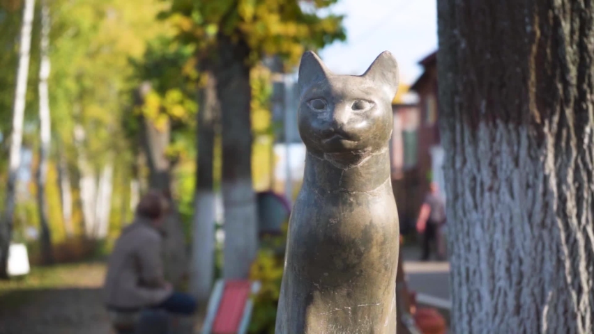 Monument to the cat, on the Bank of the Volga river