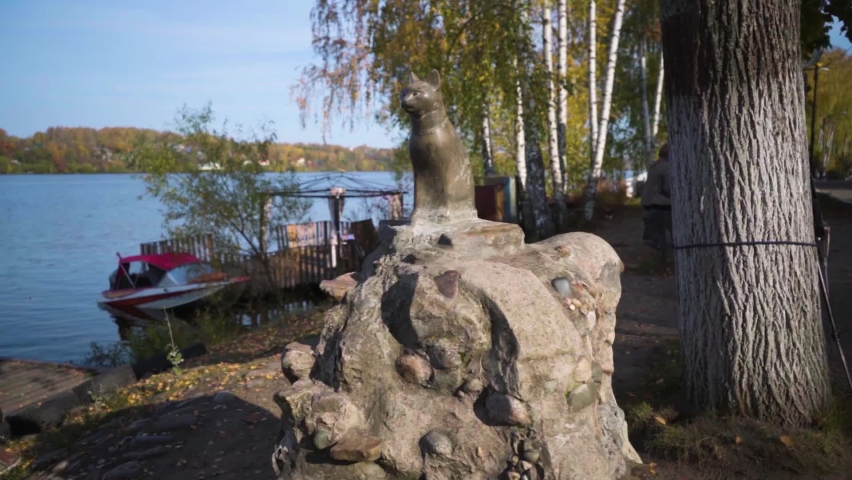 Monument to the cat, on the Bank of the Volga river.
