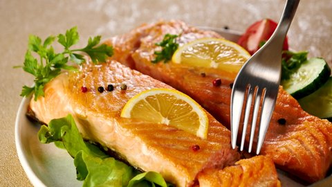 grilled salmon fillet with lemon in plate