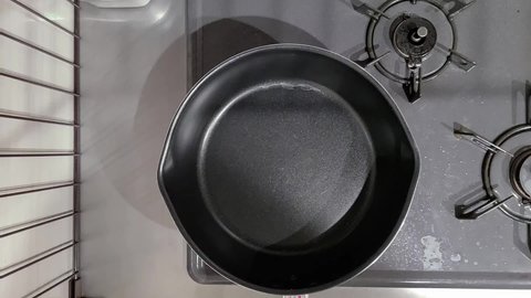 A frying pan in the kitchen.
