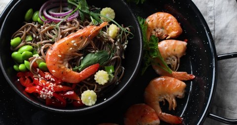 Soba noodles with shrimps and vegetables