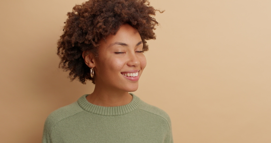 Wear away. Billabong sincerely jules. позы серфинга. Phrasal verbs in use. Wear away.