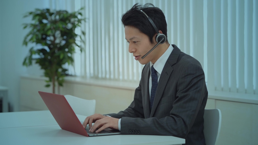 Asian operator in office. Communication network concept. GUI (Graphical User Interface). Royalty-Free Stock Footage #1061641861