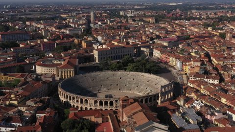  Aerial view of Verona city center, Italy. The historical part of the city of Verona. City panoramic landscape, Ponte Pietra Verona. Aerial drone panoramic video from iconic city of Verona. 