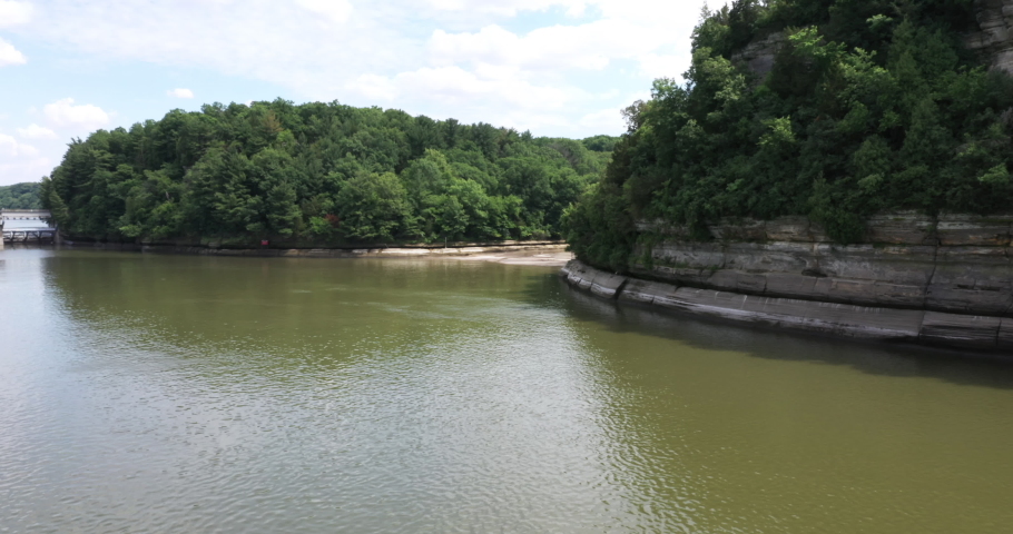 Illinois River at Starved Rock State Park, Drone Footage.