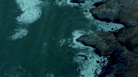 Panoramic Flight above steep Rocks on the beachside  on a windy and cloudy day Video de stock