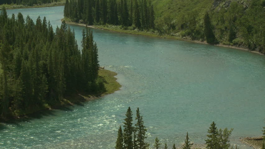 Zoom out on the Bow River and the Rocky Mountains of Canada