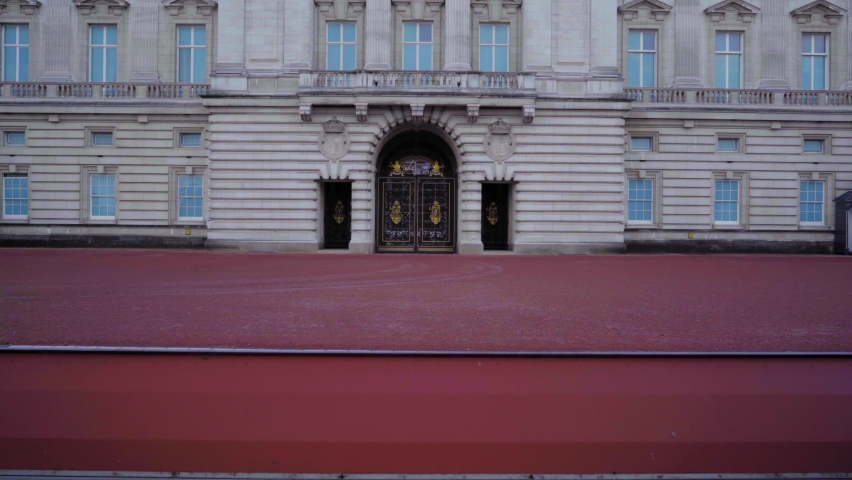 Through the gates of Buckingham Palace, an empty scene during lockdown pandemic in London. Royalty-Free Stock Footage #1062416509