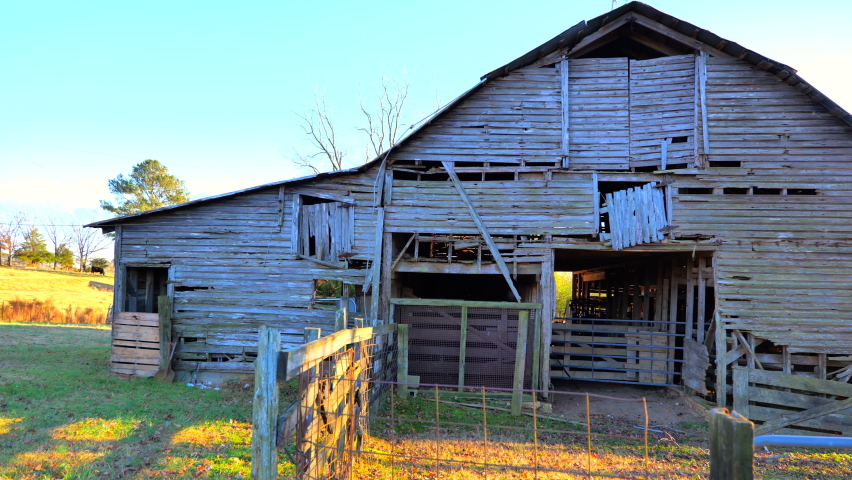 Medium, an old wooden barn, North Carolina, USA