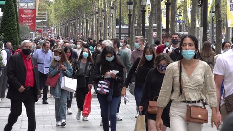 PARIS, FRANCE – SEPTEMBER 2020: Busy shopping street in Paris with people wearing face masks, Covid-19 coronavirus in France Europe