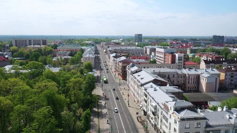 The view from the heights of the city of Gomel, Sovetskaya Street, Pioneer Square and the new building of the prosecutor's office.

