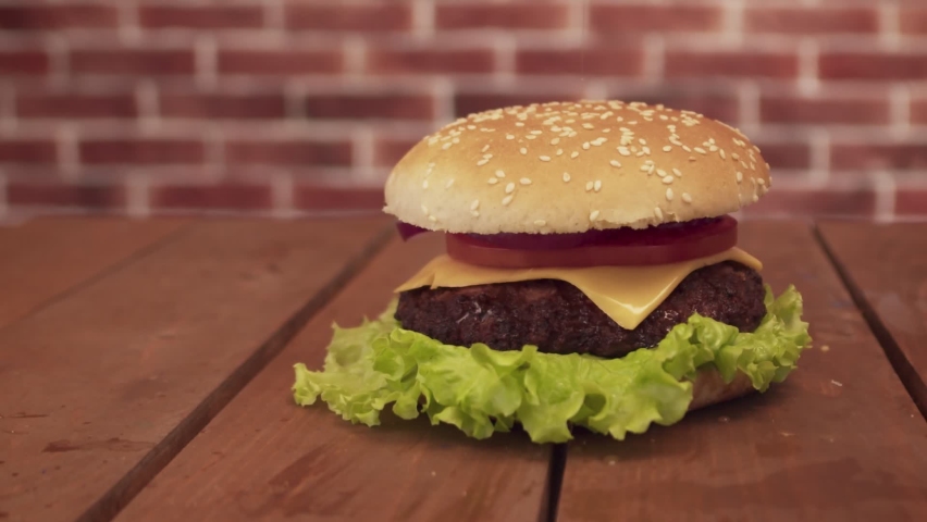 Delicious Burger with Ingredients Falls 스톡 동영상 비디오(100% 로열티 프리) 1062934651 | Shutterstock