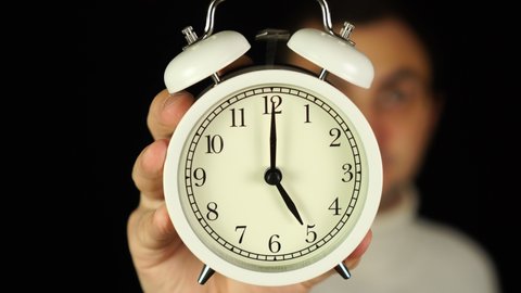 Часы 2002 обложка. До полудня и после полудня. O'clock часы. 5 o'clock tea. Five o clock in the morning.