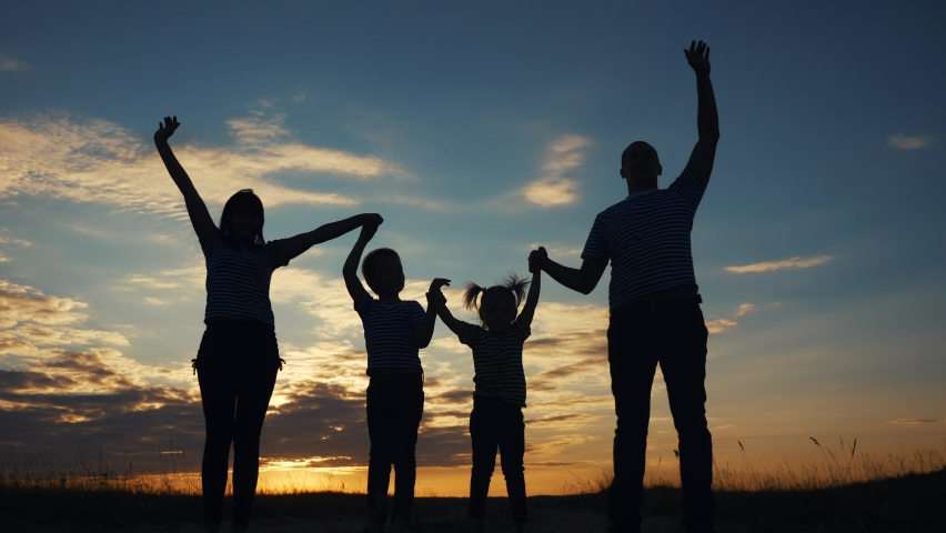 Happy Family Raise Their Hands Stock Video 100 Royaltyfri 1063641385 Shutterstock