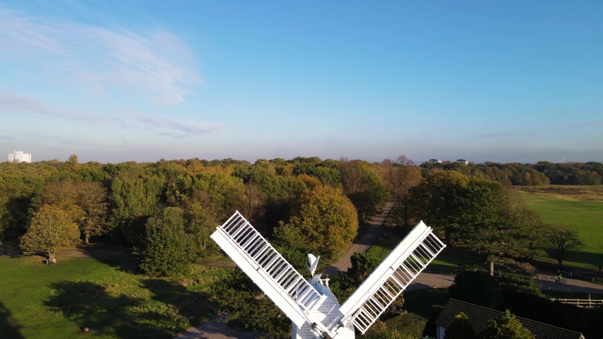 Classic Windmill in Wimbledon 4K 60FPS