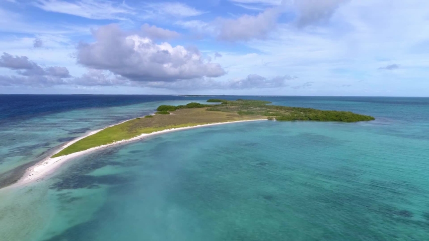 Los roques Venezuela MOSQUITOQUI Aerial view, Camera Moving Forward.