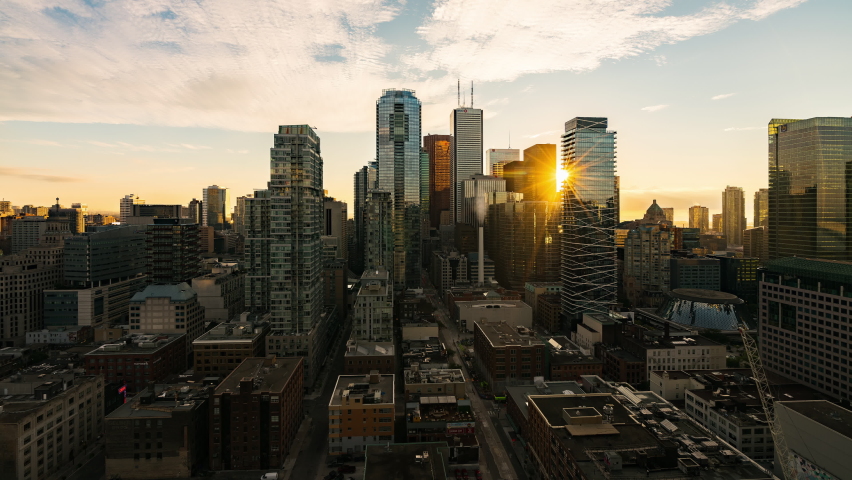 2020-12-12_4K Timelapse Sequence of Toronto, Canada - Sunrise over Toronto s downtown financial district