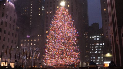 rockfeller centre Christmas tree : New York NY USA : December 16 2020 – Redaktionelles Stockvideo