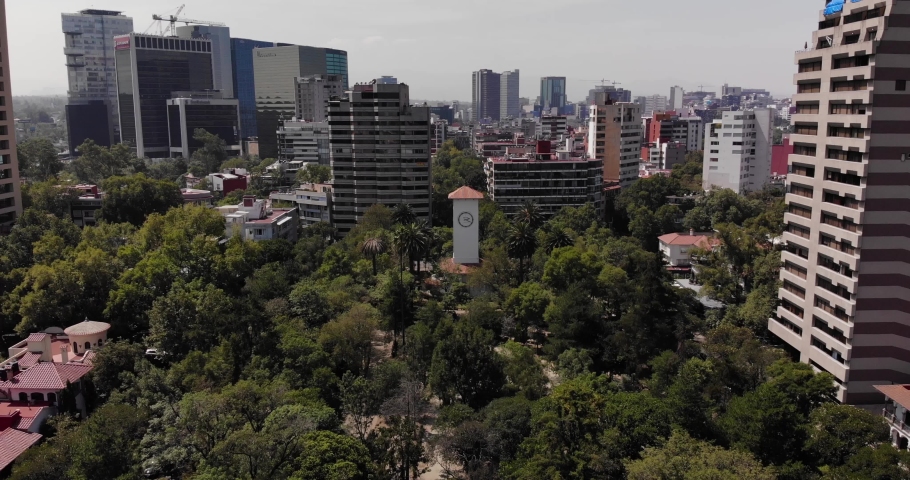 Beautiful park  in the middle of Mexico City, Lincolon Park, Polanco